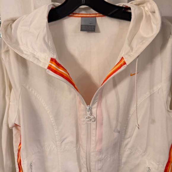 Nike Women’s athletic hooded zip up jacket / windbreaker white sz M - Picture 2 of 14